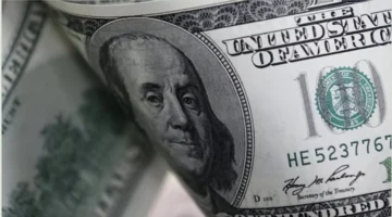 تراجع الدولار بالبنوك مقابل ارتفاعه في السوق الموازية الخميس